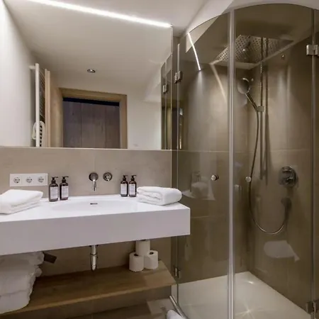 Beautiful Contemporary 2 Bedroom