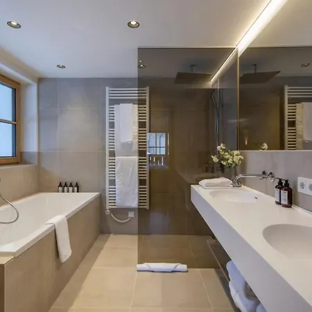 Beautiful Contemporary 2 Bedroom